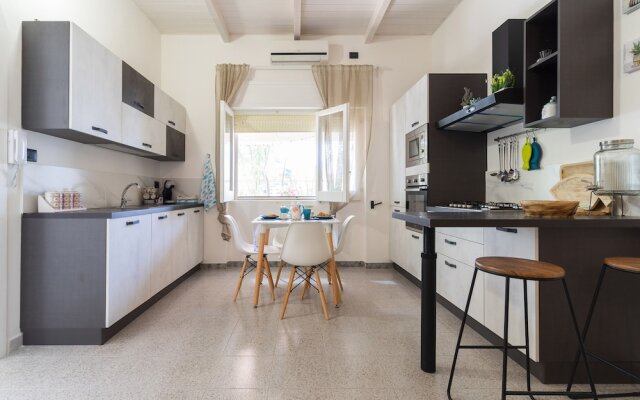 2473 Villetta Seaside by Barbarhouse