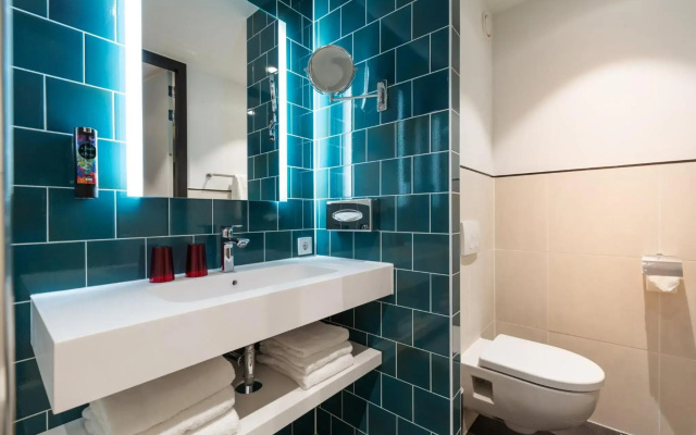 Holiday Inn - the niu, Fender Amsterdam by IHG