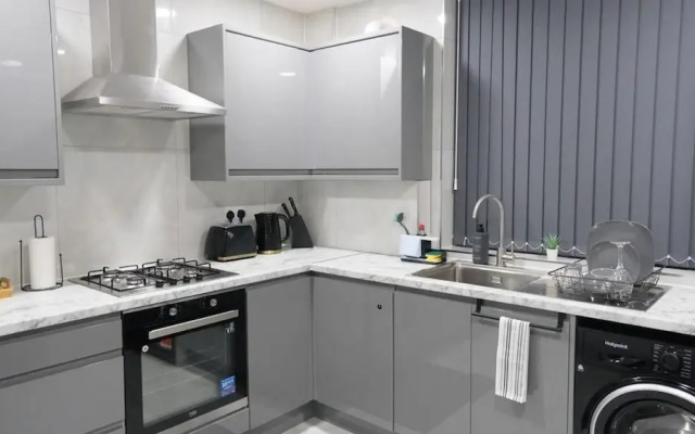 Manchester - 3 Bedroom House - Sleeps 5 - Etihcity