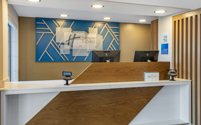 HOLIDAY INN EXPRESS & SUITES INDIANAPOLIS - EAST by IHG