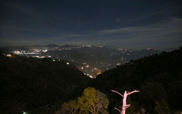 OYO 12324 Home Luxury 2BHK Kasauli