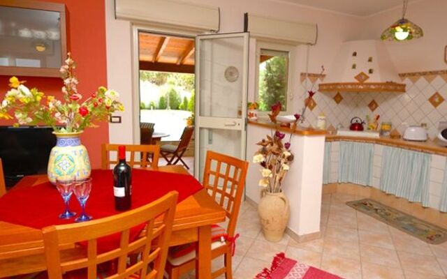 Charming Holiday Home in Buseto Palizzolo with Pool