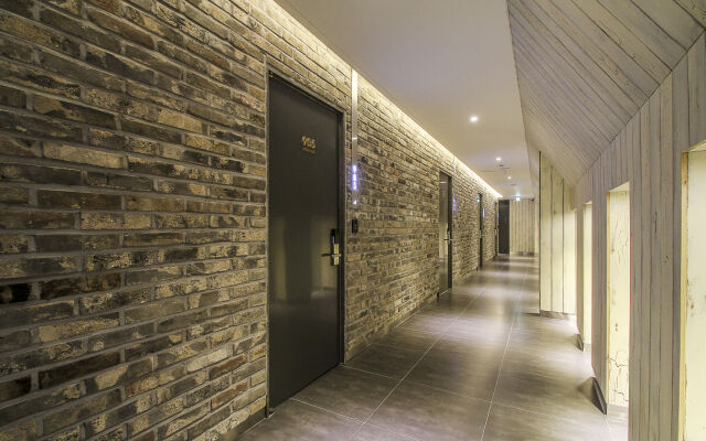 Hotel 2.4