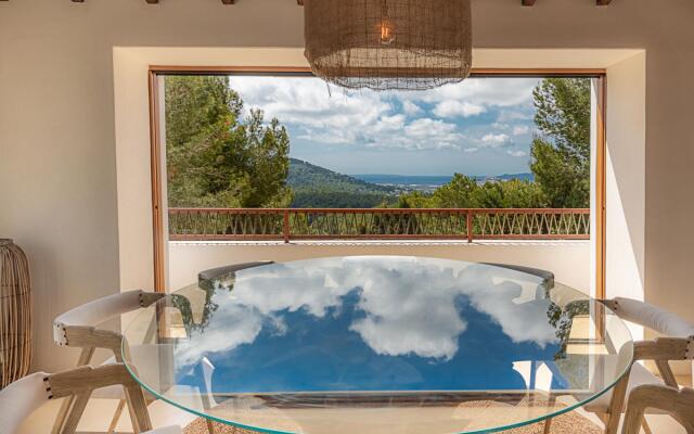 Can Furnet in Ibiza with 4 bedrooms and 8 bathrooms