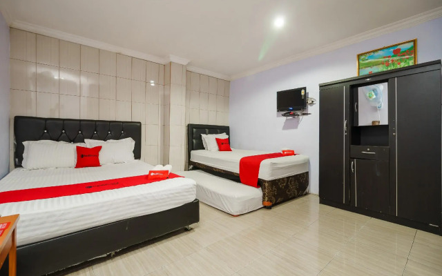 RedDoorz near Danau Toba Parapat