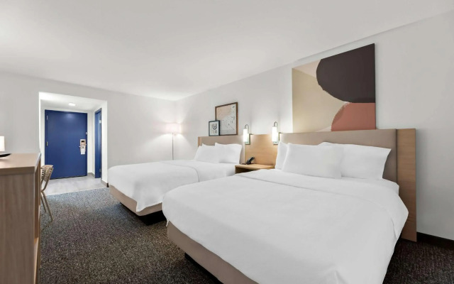 Spark by Hilton Tupelo