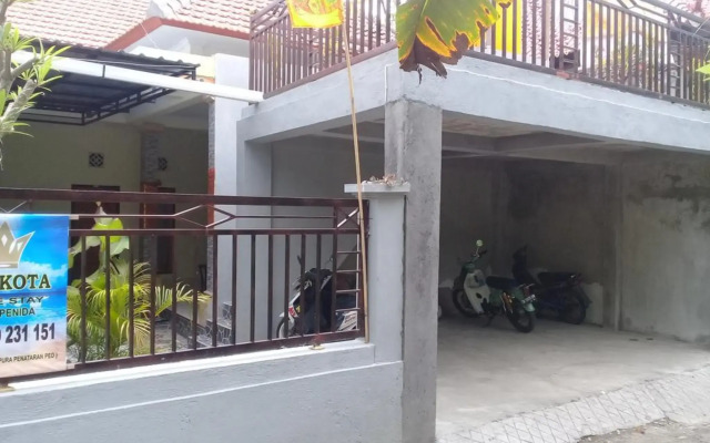 Mahkota Home Stay Full View