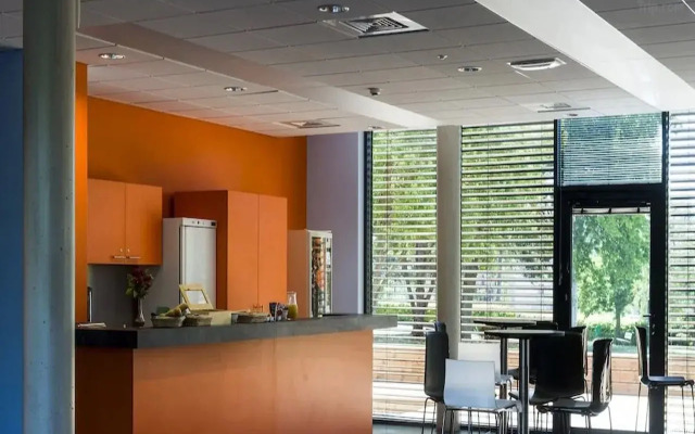 Adonis Dijon Maison Internationale