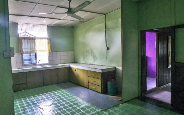 Sakura Tupong Guest House