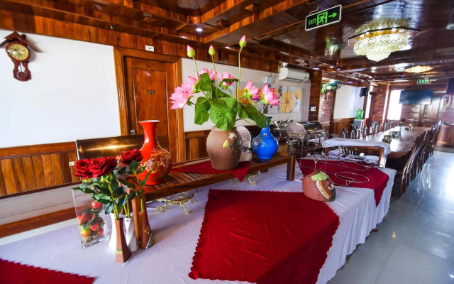 San San Hotel