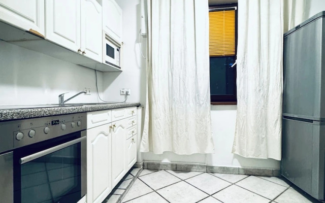 Cozy 3BR Apt with Garden Sleeps 10