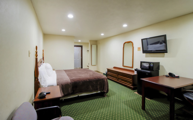 OYO Pinewood Inn & Suites Silsbee