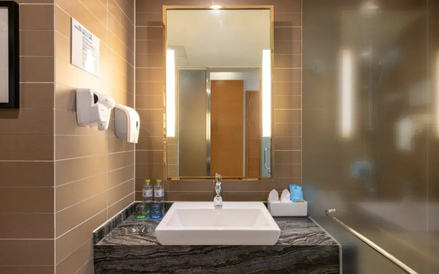 Holiday Inn Express Chongqing Guanyinqiao by IHG