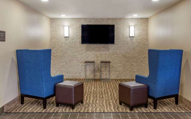 Comfort Inn & Suites Spring Lake - Fayetteville near Fort Bragg