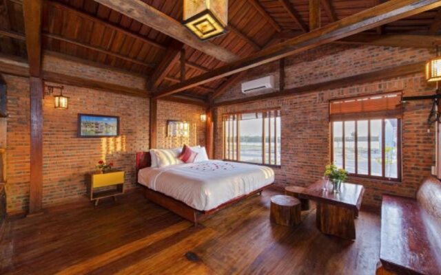 Wooden Lodge Homestay