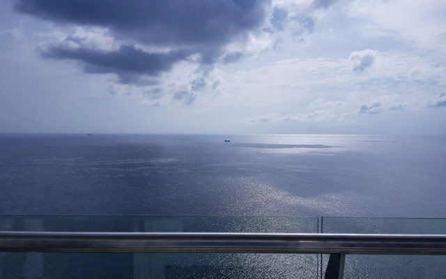 Amazing Seaview Arterra Penthouse
