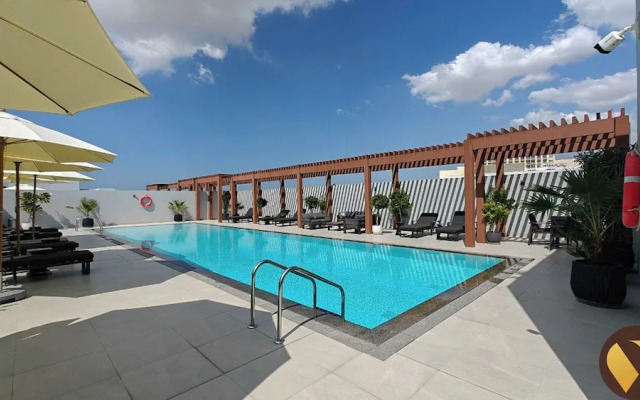 5 Mins Circle mal & 12 Mins Emirates Mal