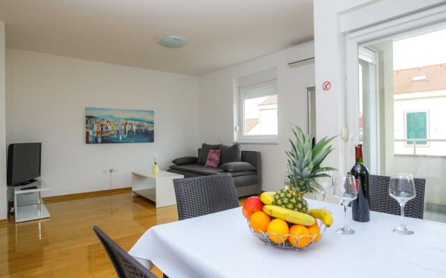 Summer Breeze Apartments