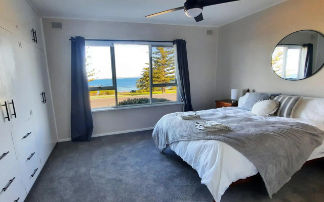 Captains on-the-seafront - 4 br stunning sea views