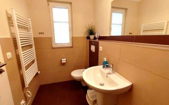 Strandburg Modern Retreat