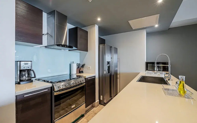 w Prestigious 1BR w Fantastic Balcony in YOO