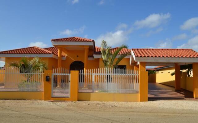 Esmeralda Villa