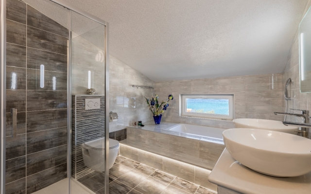 Holiday house Goldie - 30 m from beach: Sevid, Riviera Trogir