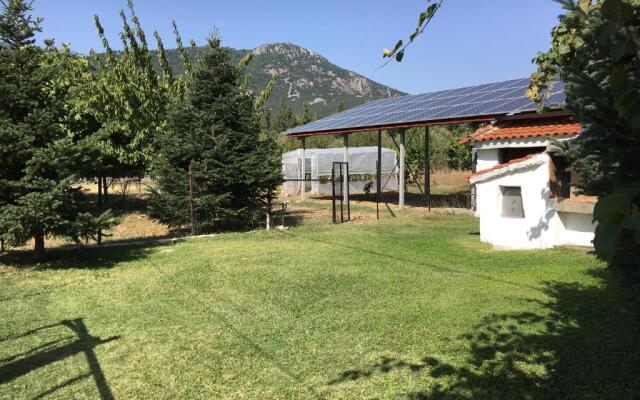 Sarakinas Farm House