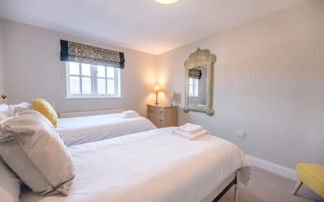 3 The Gables