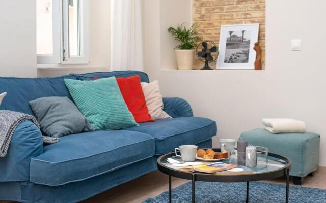 Newly Renovated 1730's Venetian Loft (02) !