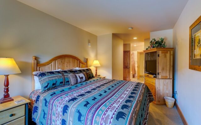 2296 Red Hawk Lodge 2 Bedroom Condo by RedAwning