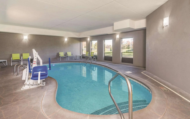 La Quinta Inn & Suites by Wyndham Louisville East