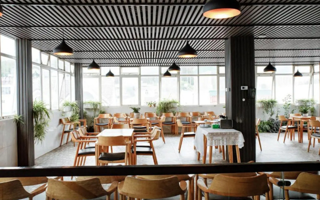 Skyhouse Hotel