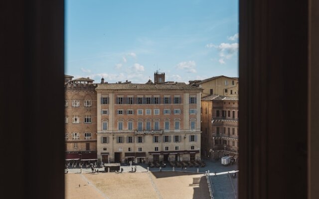 Torre Lambertini Windows On Piazza Del Campo - Residenza D'Epoca