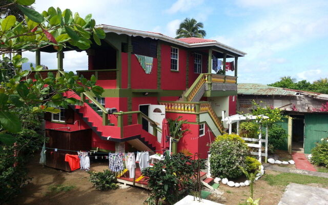 Nixon's Bayside Mangrove INN