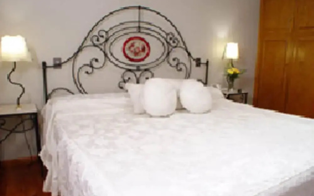 Reina Victoria Suites & Towers
