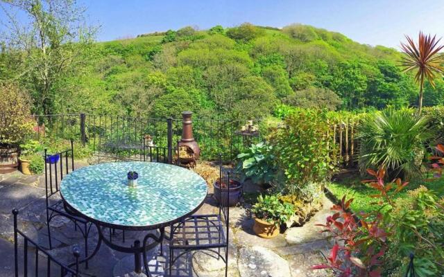 Central Boscastle studio flat