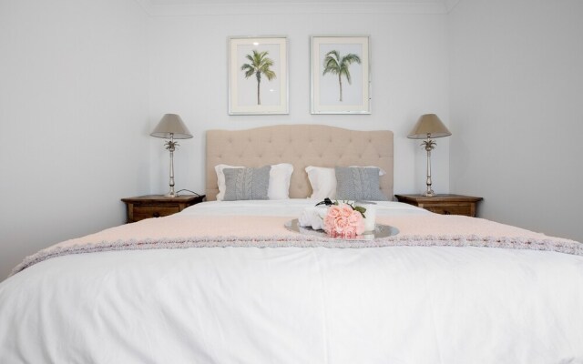 AUJOY 4 Bed Townhouse Burwood 2
