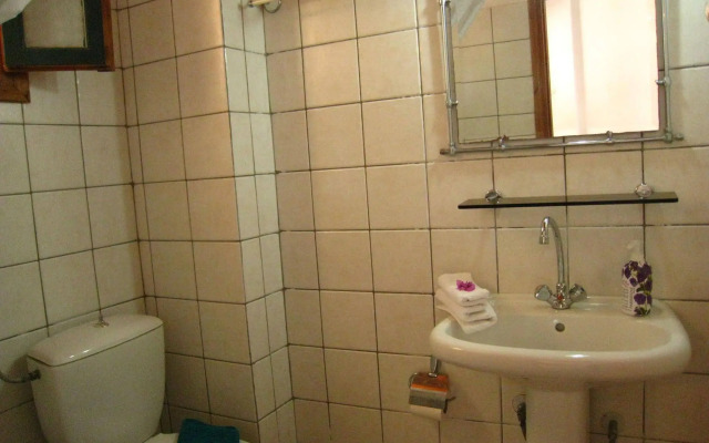 Adamantia Hotel