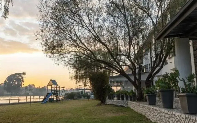 Отель ANEW Hotel & Convention Centre OR Tambo