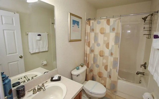 2633 Trafalgar Village