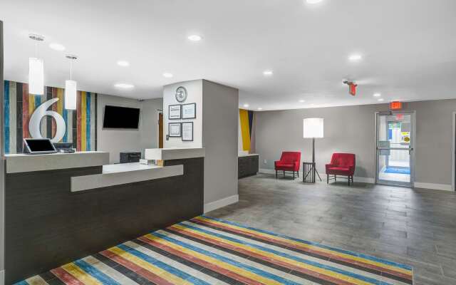 Studio 6 Duluth, GA - Near Gas South District