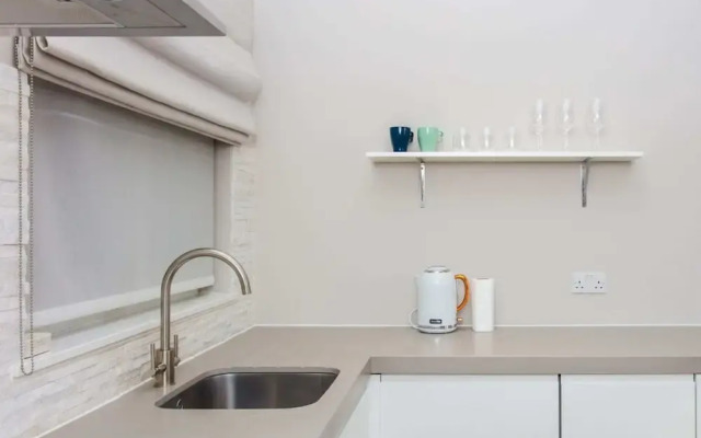 Modern & Spacious 1 Bedroom Apartment in London