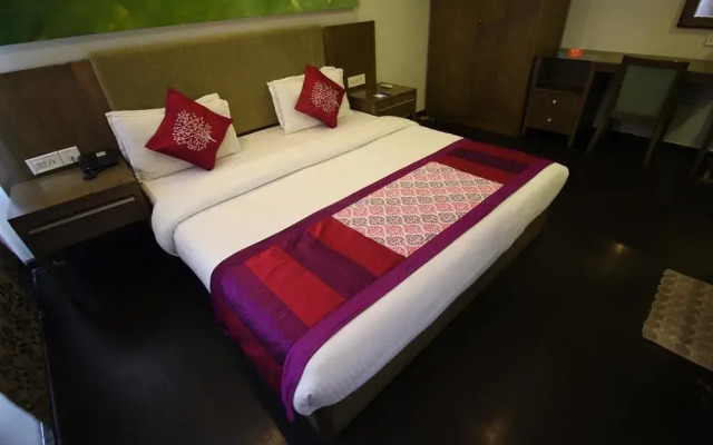 OYO Premium Gujarat College Ellisbridge