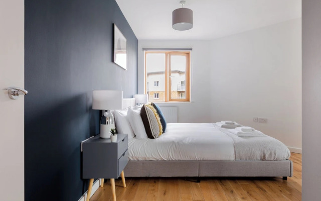 Modern Apartment in Bow
