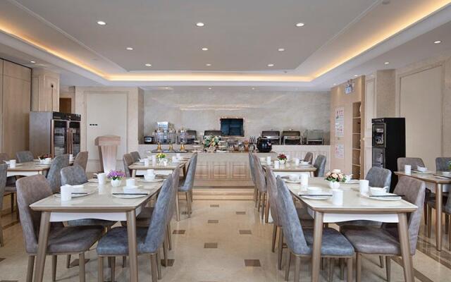 Vienna Hotel Wuhan High-speed Railway Station East Square