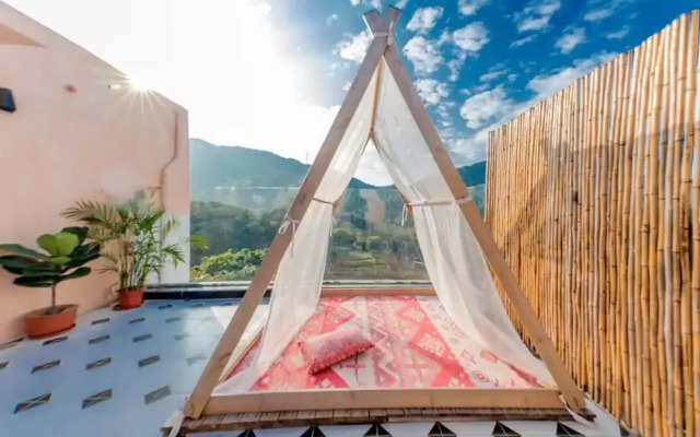 Distant Mountain Guesthouse