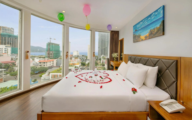 La Beach Hotel