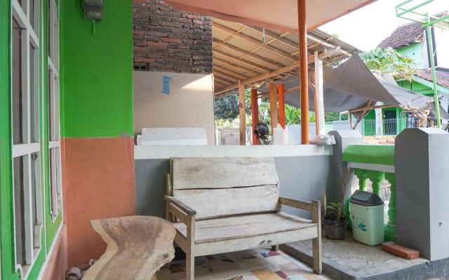SPOT ON 1762 Gandrung Payungan Family Inn