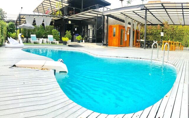 1715 House & Caff Resort Phuket